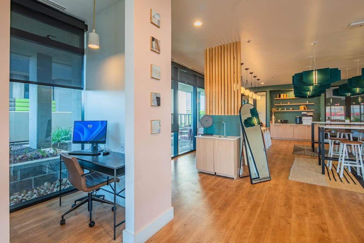 Апартаменты Detailed 2Bd, Highrise Dt, Pool, Gym, Parking, Sleeps 8 Феникс Экстерьер фото