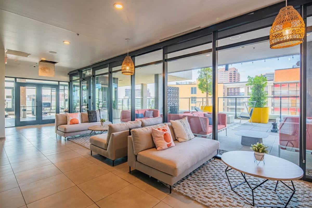 Апартаменты Detailed 2Bd, Highrise Dt, Pool, Gym, Parking, Sleeps 8 Феникс Экстерьер фото