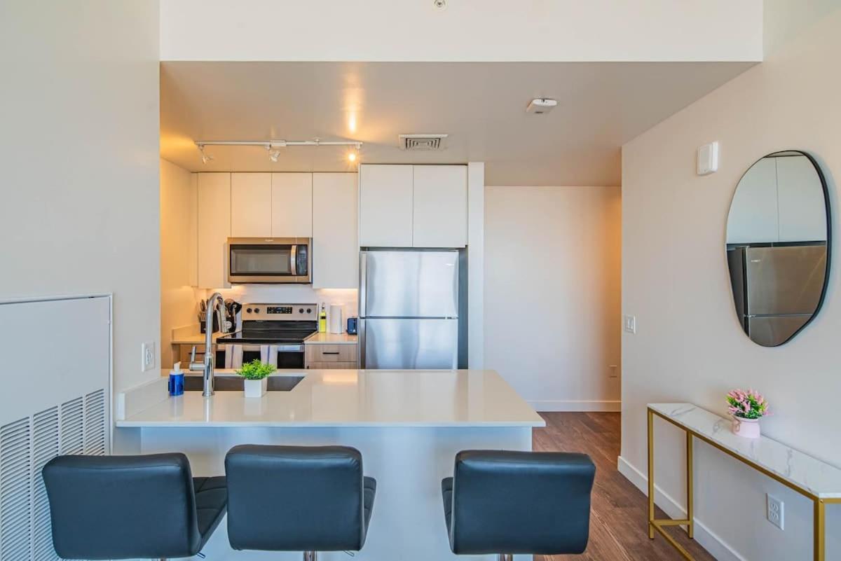 Апартаменты Detailed 2Bd, Highrise Dt, Pool, Gym, Parking, Sleeps 8 Феникс Экстерьер фото