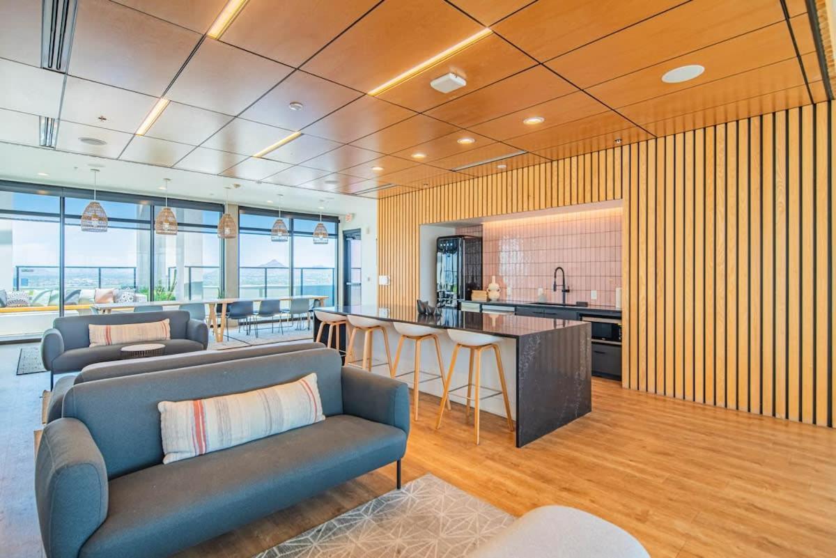 Апартаменты Detailed 2Bd, Highrise Dt, Pool, Gym, Parking, Sleeps 8 Феникс Экстерьер фото